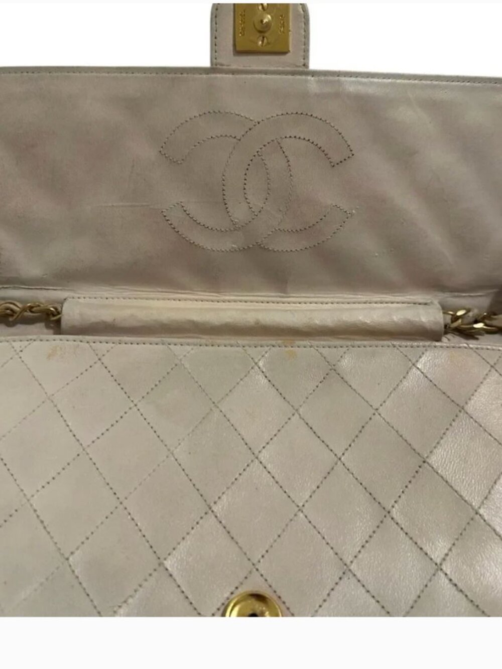 💯 Authentic Chanel Beige Quilted Shoulder Bag with Gold Chain w COA - Picture 4 of 16